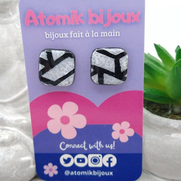 Handmade black / white polymer clay earrings. Boucles d'oreilles fait à la main - Picture 2 of 8